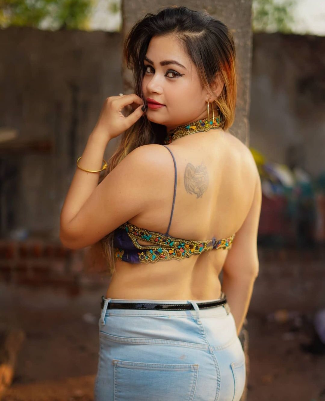 busty escort Karishma